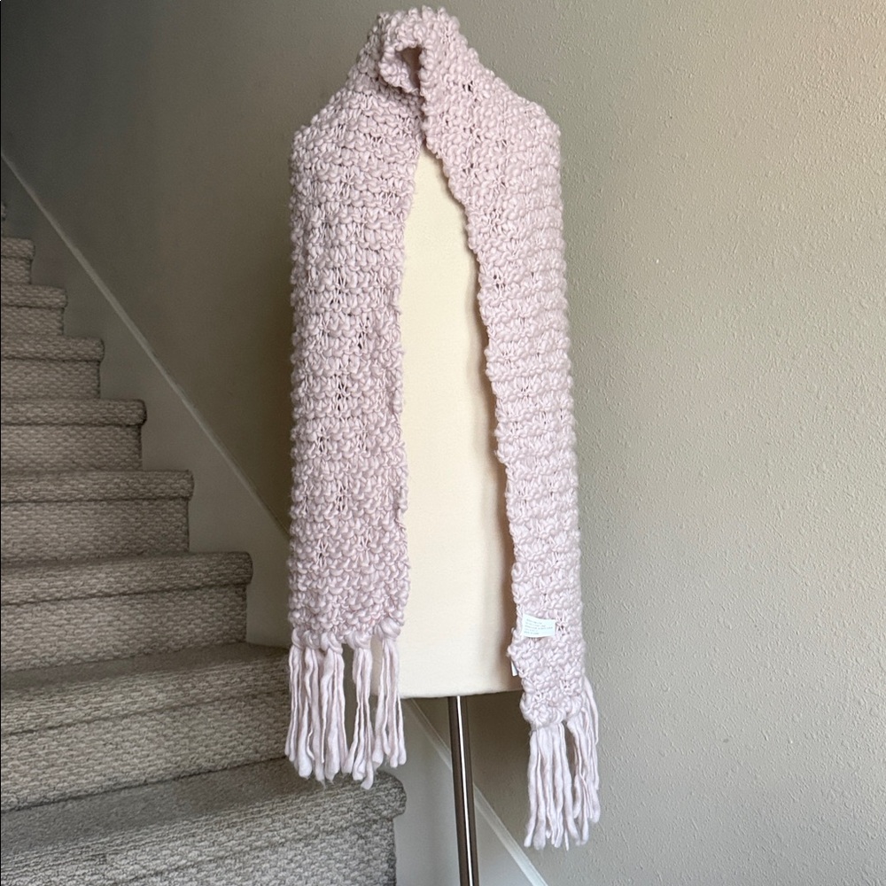 NWT Chunky Blush Knit Fringe Scarf - Picture 2 of 7